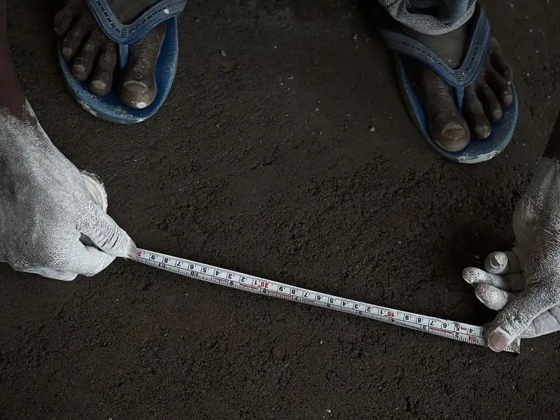 Measuring the depth of a driveway build-up