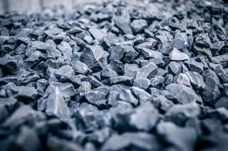 Natural aggregate stone blend used in resin surfacing