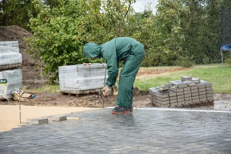Lifting and removing paving blocks