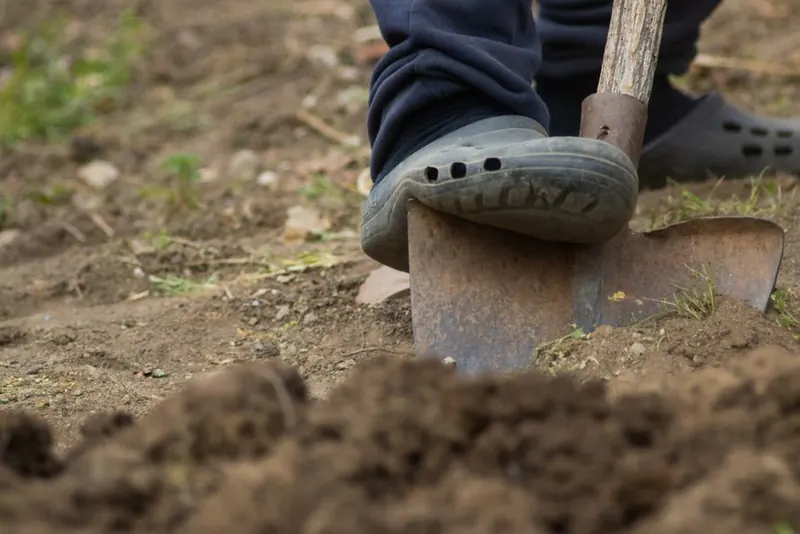 Shovel digging into heavy clay ground of the kind found under most Swindon driveways
