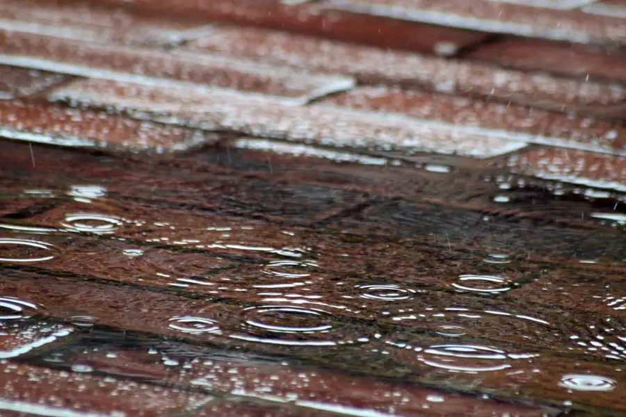 Rain draining through a wet resin bound driveway surface
